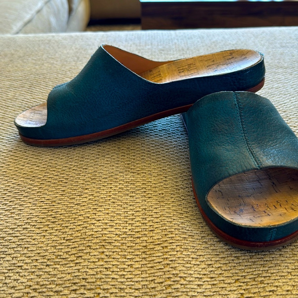 Kork Ease blue leather slip on sandal, size 9